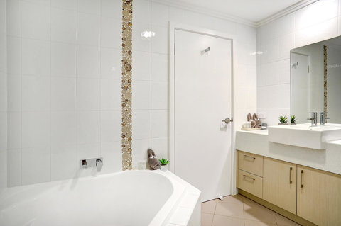 Limani Motel - VIC Tourism 9