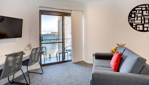 Limani Motel - VIC Tourism 15