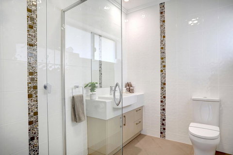 Limani Motel - VIC Tourism 21