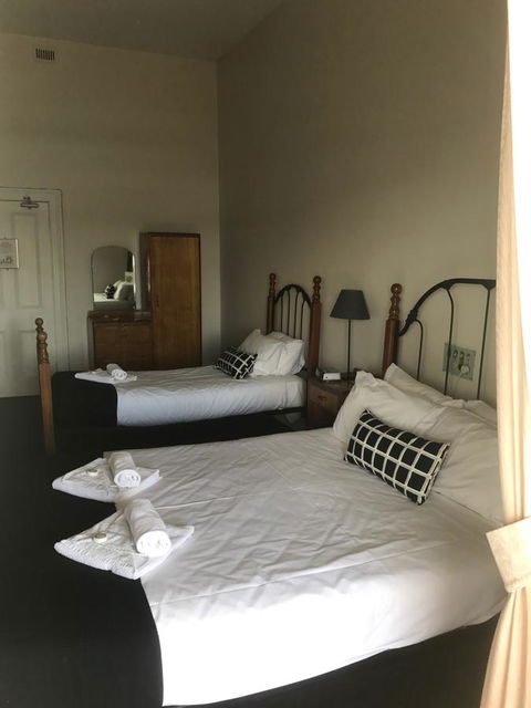 Grosvenor Hotel - VIC Tourism 1