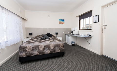 Blue Lake Motel - VIC Tourism 4