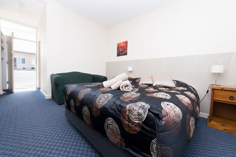 Blue Lake Motel - VIC Tourism 13