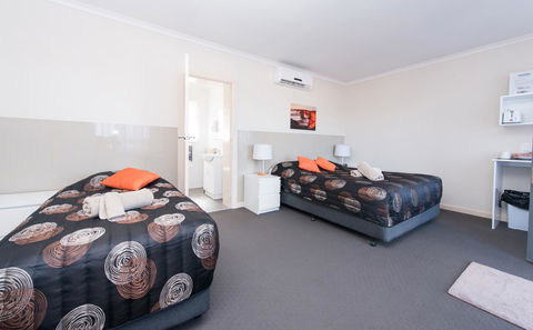 Blue Lake Motel - VIC Tourism 1