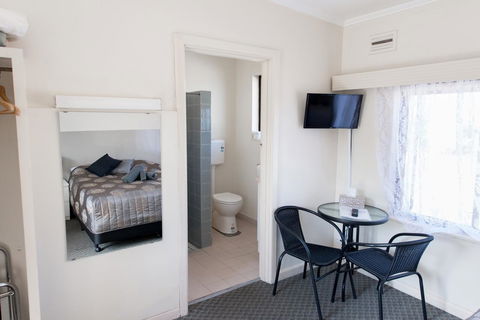 Blue Lake Motel - VIC Tourism 6
