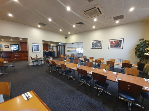 Pier Hotel Port Lincoln - VIC Tourism 9