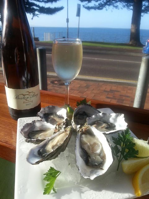 Pier Hotel Port Lincoln - VIC Tourism 7