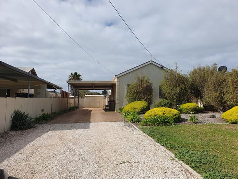 Super Central Location - VIC Tourism 4