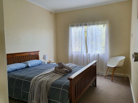 Super Central Location - VIC Tourism 8