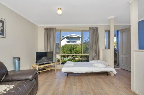 The Lighthouse - Port Willunga - C21 SouthCoast Holidays - VIC Tourism 9