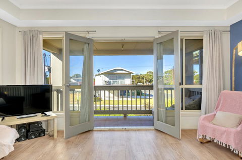 The Lighthouse - Port Willunga - C21 SouthCoast Holidays - VIC Tourism 2