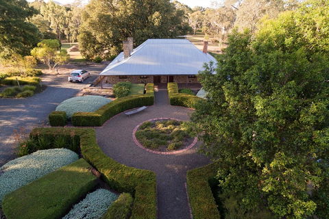 Jacobs Estate Cottage - VIC Tourism 2