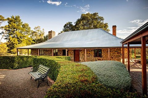 Jacobs Estate Cottage - VIC Tourism 0