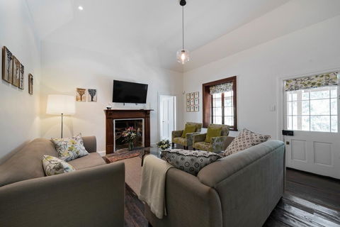 Jacobs Estate Cottage - VIC Tourism 4