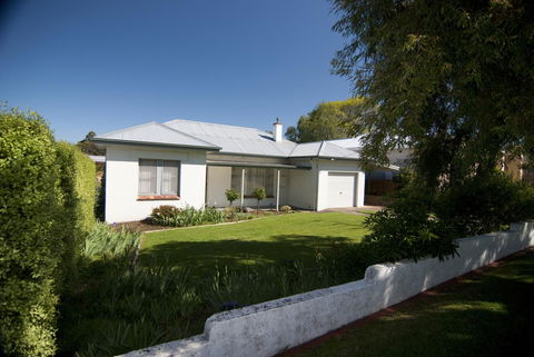 The Commodore - VIC Tourism 20