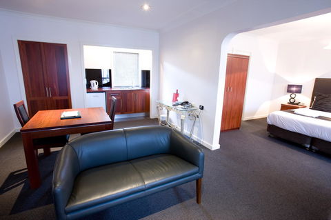 The Commodore - VIC Tourism 32
