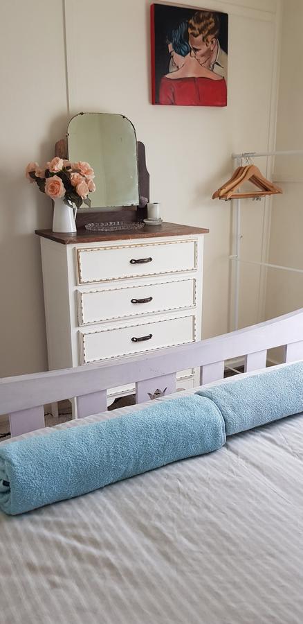 Sinclair Cottage - VIC Tourism 3