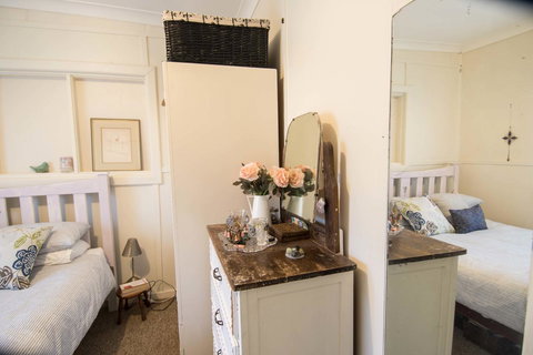 Sinclair Cottage - VIC Tourism 19