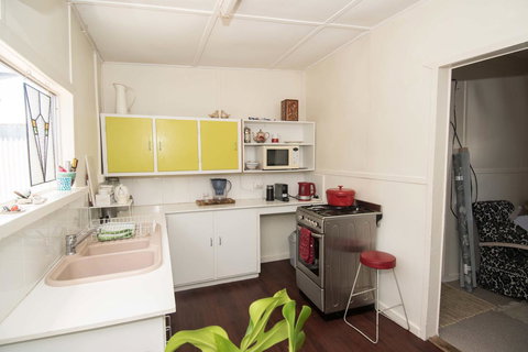 Sinclair Cottage - VIC Tourism 22