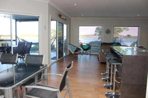 Waterfront On Osprey - VIC Tourism 7