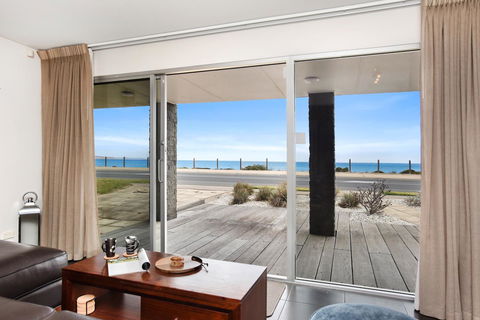 Esplanade Escape - VIC Tourism 29