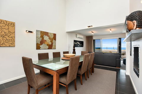 Esplanade Escape - VIC Tourism 20