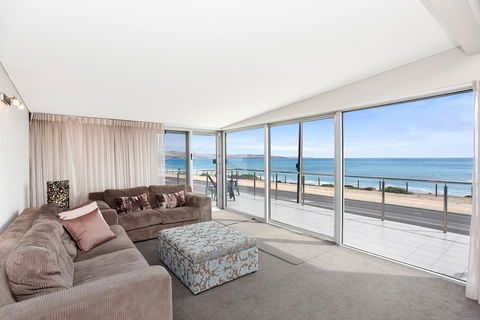 Esplanade Escape - VIC Tourism 18
