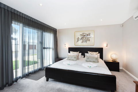Esplanade Escape - VIC Tourism 25