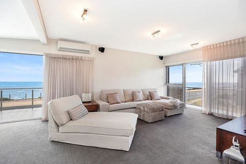 Esplanade Escape - VIC Tourism 17