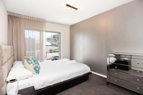Esplanade Escape - VIC Tourism 13