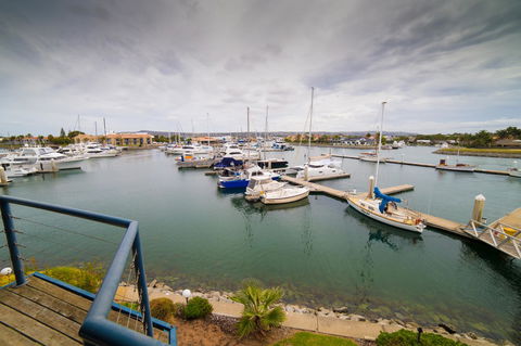 Marina Reflections - VIC Tourism 9