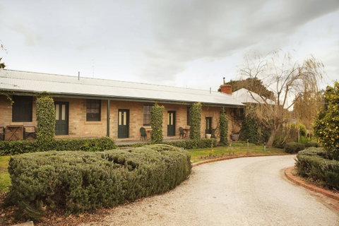 The Rising Sun Hotel - VIC Tourism 6