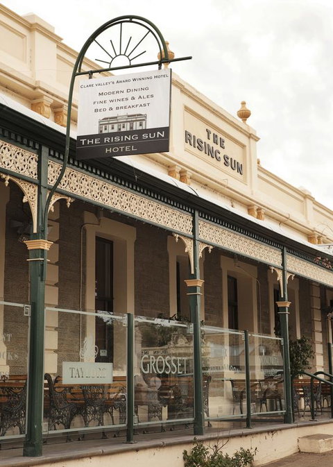 The Rising Sun Hotel - VIC Tourism 12