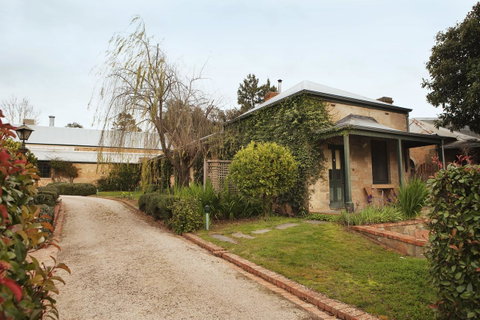 The Rising Sun Hotel - VIC Tourism 9