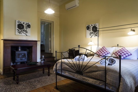 The Rising Sun Hotel - VIC Tourism 11