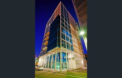 Stylish And Comfortable, Views Over Gouger St! - VIC Tourism 21