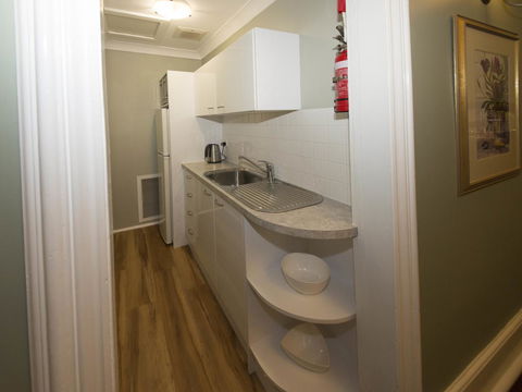 Yankalilla Bay Homestead - VIC Tourism 6