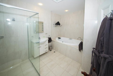 Yankalilla Bay Homestead - VIC Tourism 8