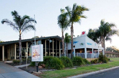 Barmera Lake Resort Motel - VIC Tourism 1
