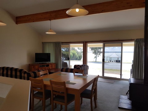 Barmera Lake Resort Motel - VIC Tourism 6