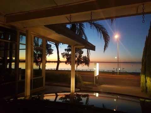 Barmera Lake Resort Motel - VIC Tourism 4