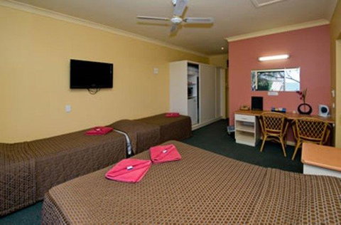Barmera Lake Resort Motel - VIC Tourism 12