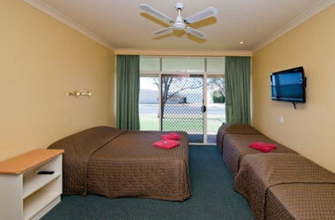 Barmera Lake Resort Motel - VIC Tourism 13