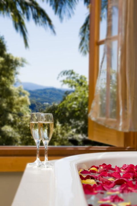 SummerHills Retreat Byron Bay - VIC Tourism 6