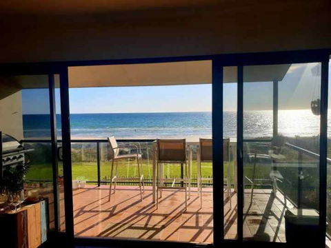Luxurious 3 Bedroom Beachfront - Panoramic Views - VIC Tourism 3