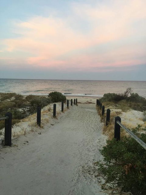 Luxurious 3 Bedroom Beachfront - Panoramic Views - VIC Tourism 12