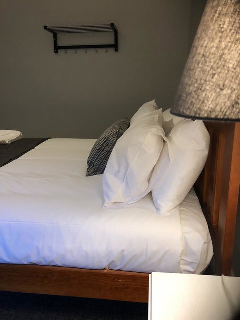 Cornwall Hotel - VIC Tourism 9