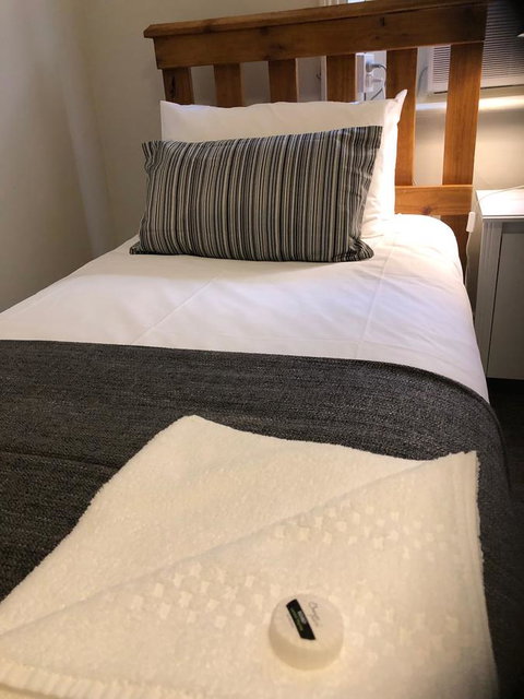 Cornwall Hotel - VIC Tourism 11