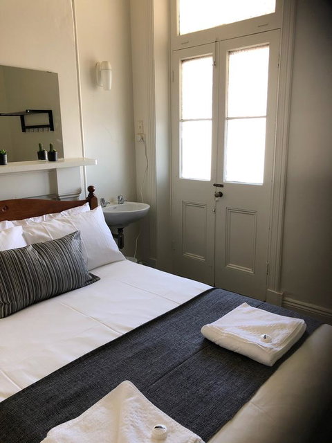 Cornwall Hotel - VIC Tourism 7