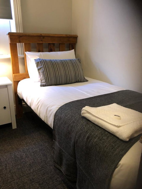 Cornwall Hotel - VIC Tourism 12