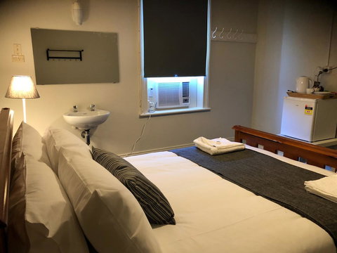 Cornwall Hotel - VIC Tourism 16